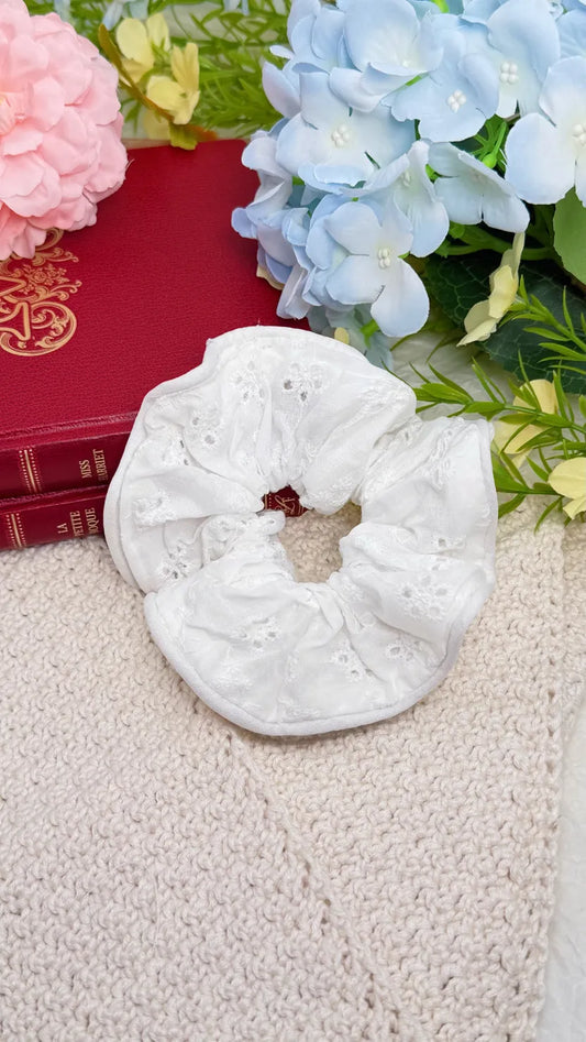 Chouchou 12 cm broderies - Blanc